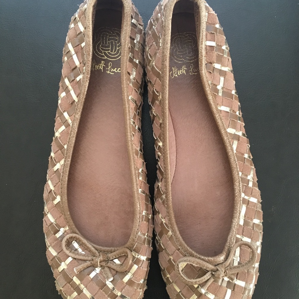 Elliott Lucca flats